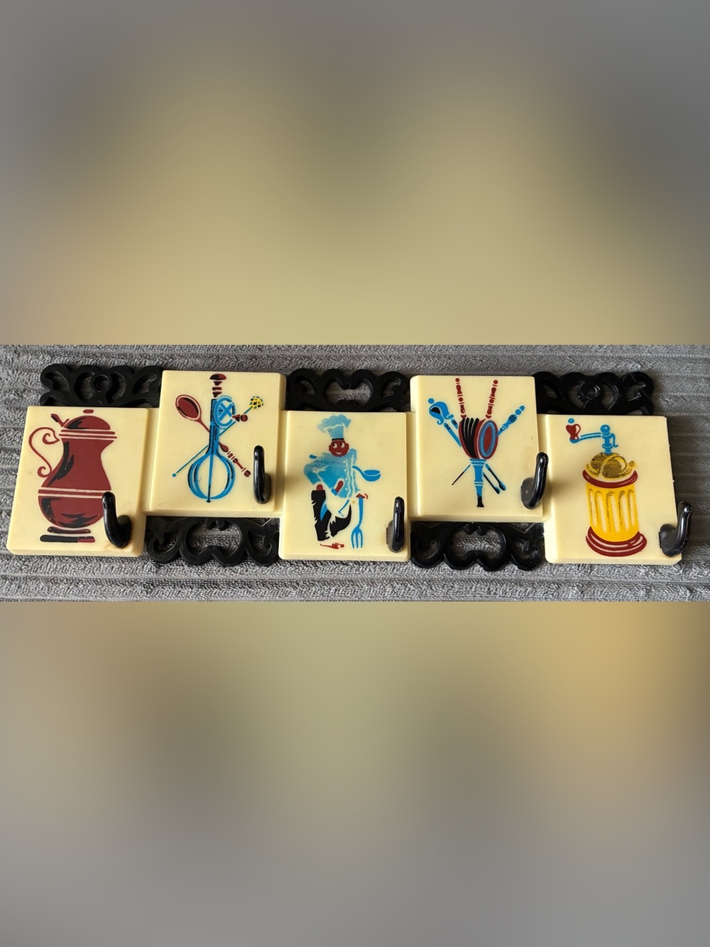VTG MCM Cream Plastic Chef Hook Rack Kitchen Utensils Key Holder Wall Hong Kong